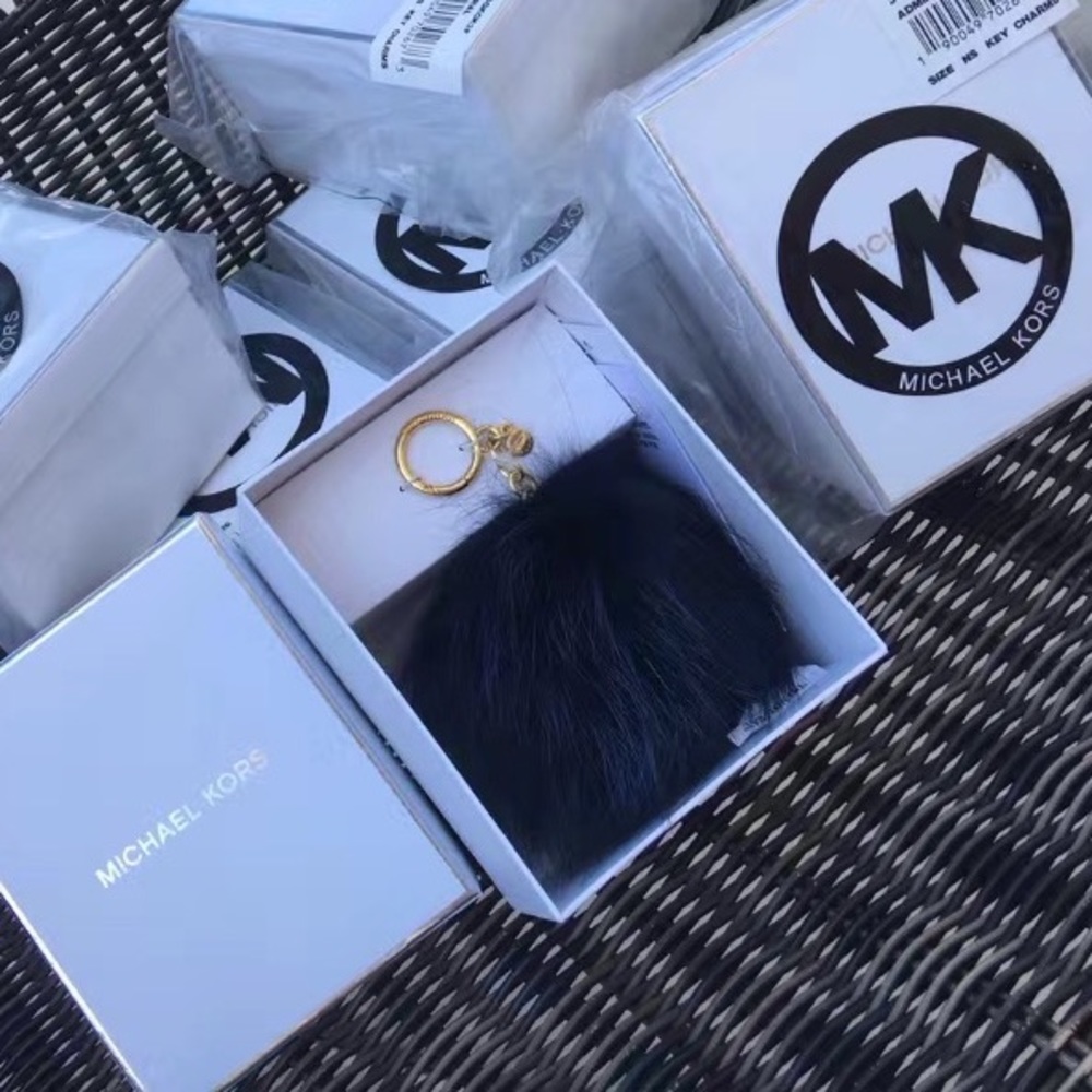 💐Last#1 🌹Michael Kors Large FurKey Charm Admiral - Picture 2 of 8