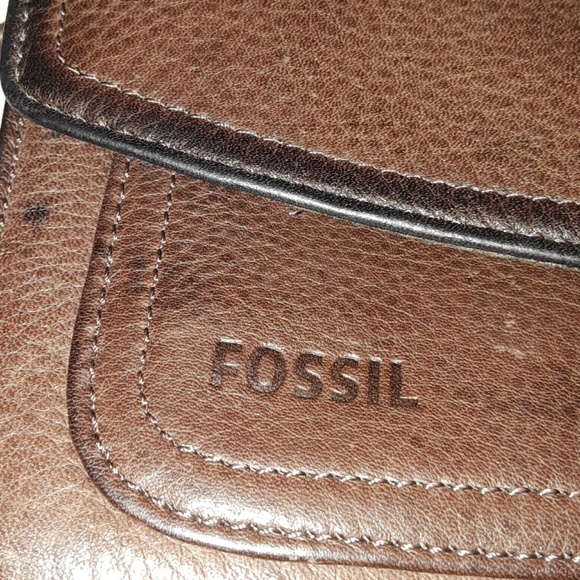 🎉SALE 🎉Fossil Leather Crossbody - Picture 2 of 8