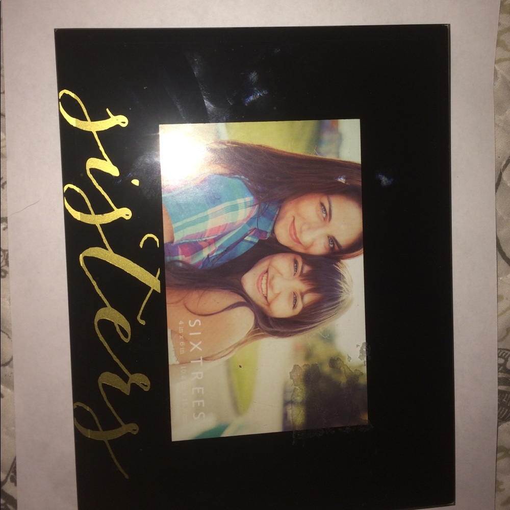 Beautiful Picture Frame that says "SISTERS"