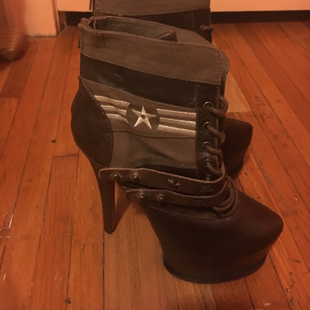 Zigi Girl platform air force heels.