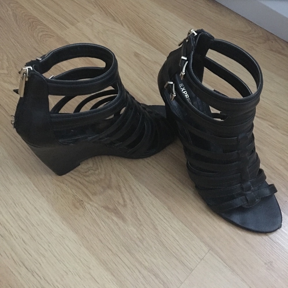 Express black zippered wedges