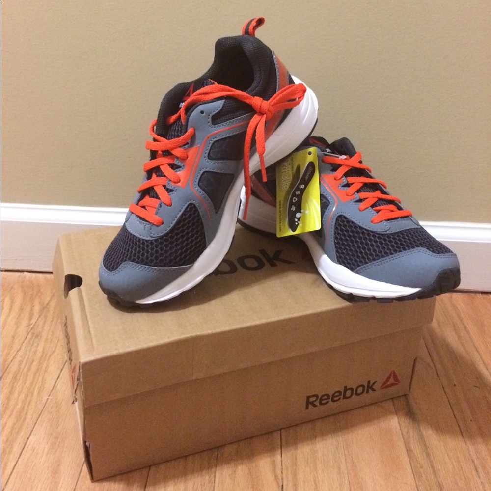 Brand new reebok boys size 3.5 sneakers