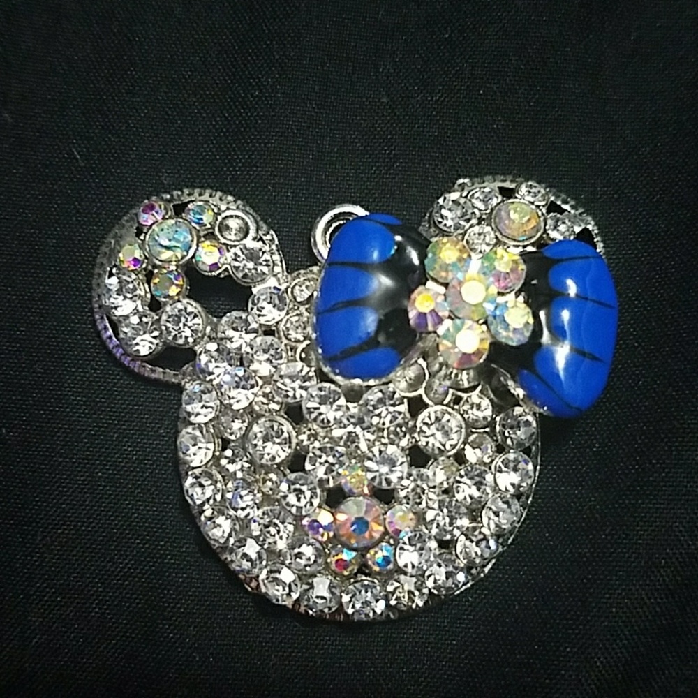 NWOT Rhinestone Minnie Mouse Pendant