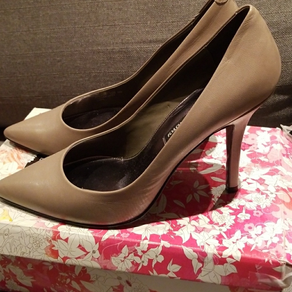 The Perfect Nude pumps