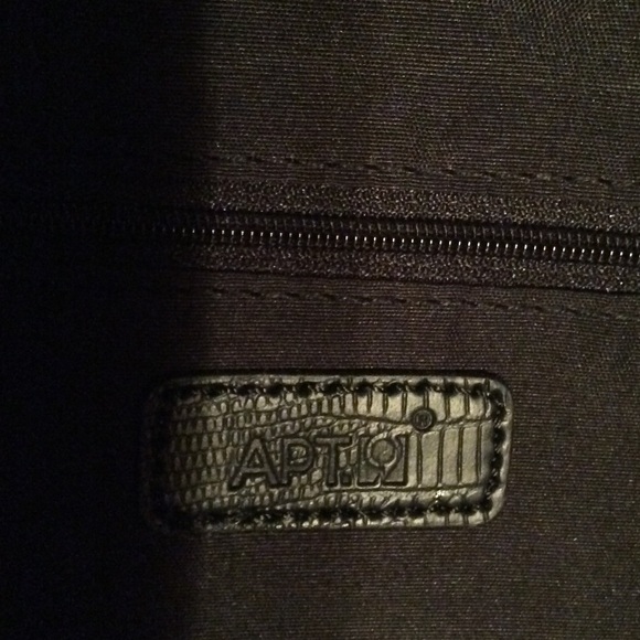 Apt.9 purse - Picture 4 of 4