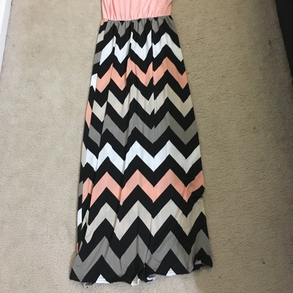 Dresses & Skirts - Chevron maxi dress