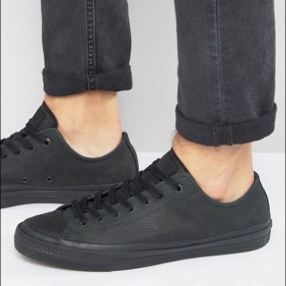 All black converse low top sneakers - Picture 1 of 8