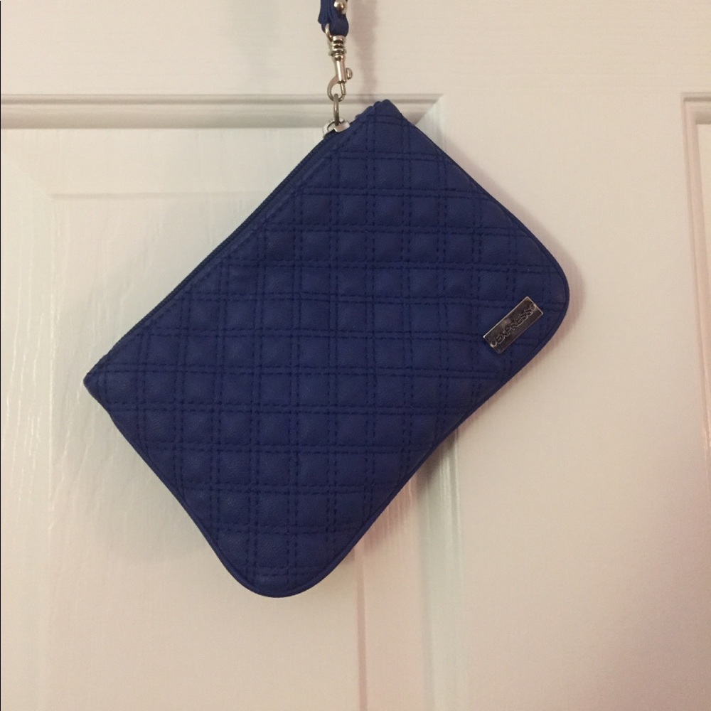 Express quilted wristlet