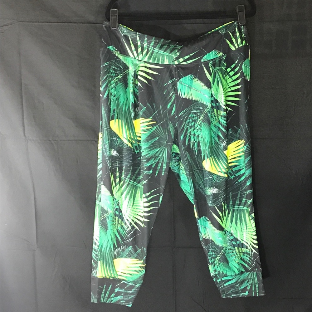 Fabletics baggy fit athletic capri's