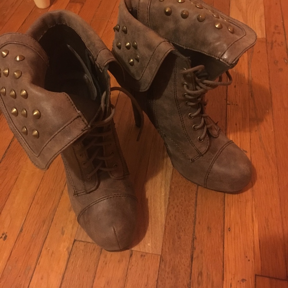 Paprika platform boots. Studded.