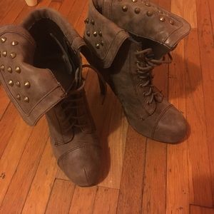 Paprika platform boots. Studded.