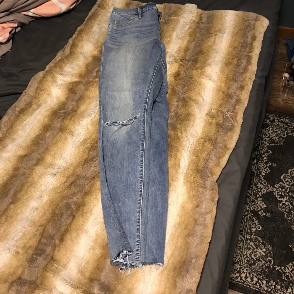 Ripped knee, leg hem jeans