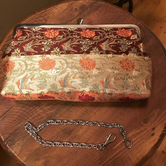 Clutch with removable silver chain - Picture 1 of 3