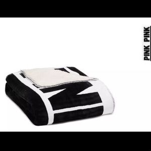 PINK Victoria's Secret black soft Sherpa blanket