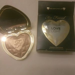Too Faced Love Light Highlighter