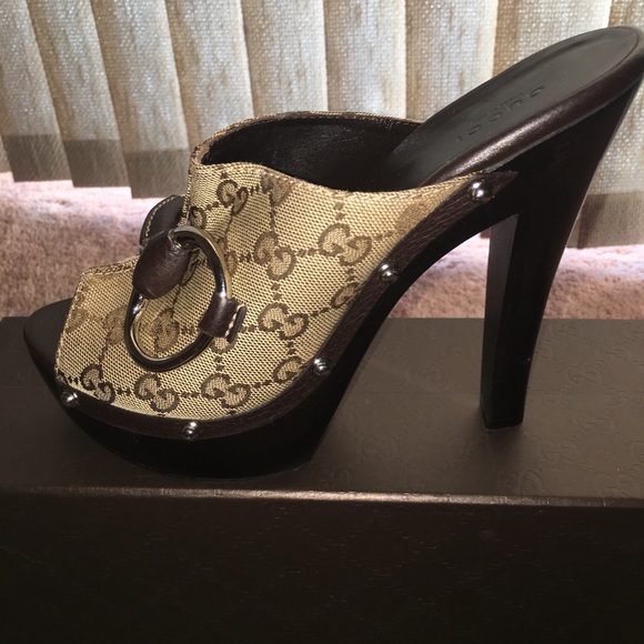 Authentic GUCCI Shoes - Picture 2 of 4