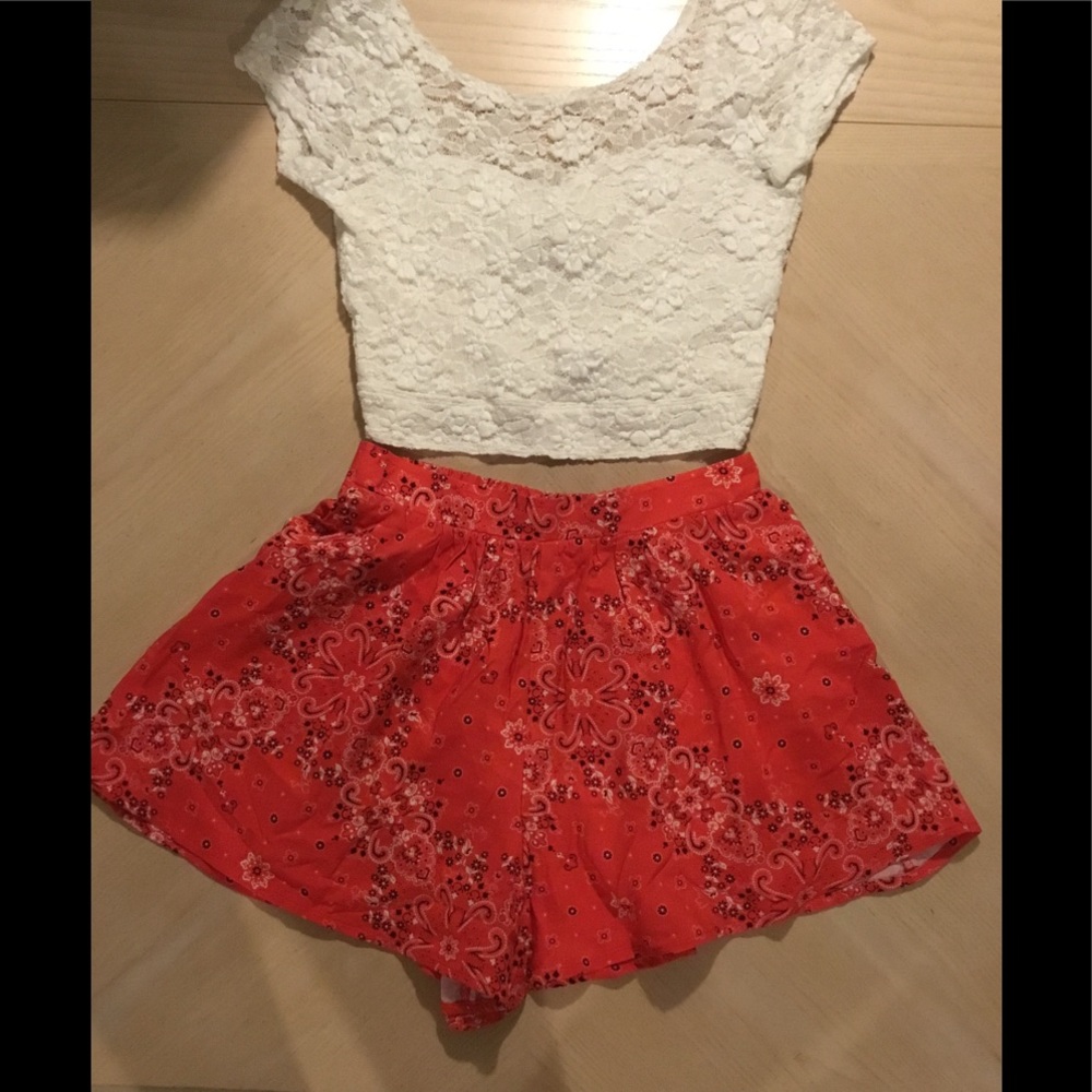 🆕 HOLLISTER Shorts - Picture 3 of 3