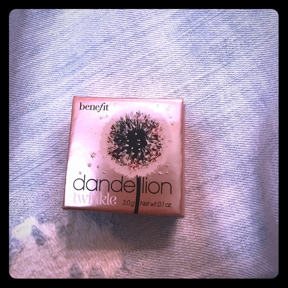Benefit Dandelion Twinkle highlighter