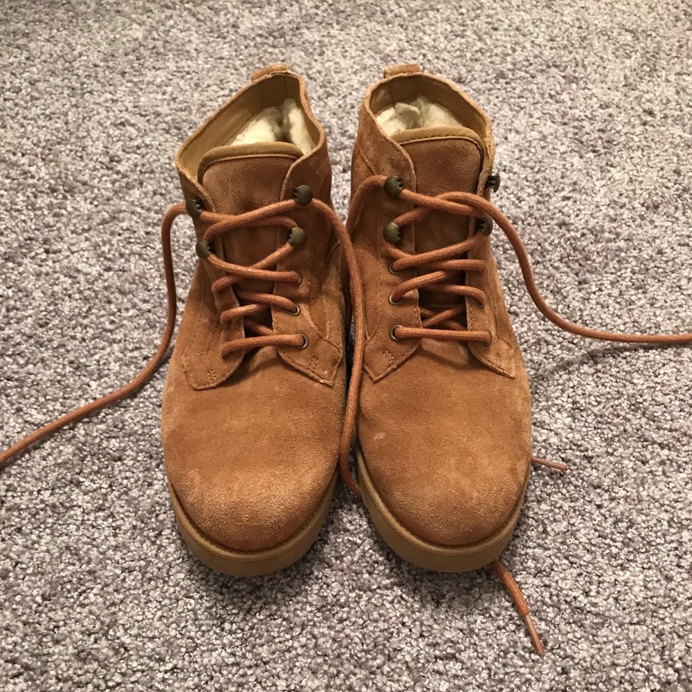 UGG Bethany Size 9