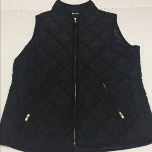 Crown and Ivy puffer vest