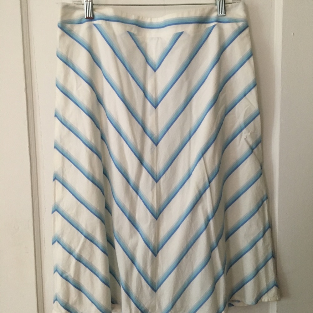 📍 moving sale Pretty chevron skirt