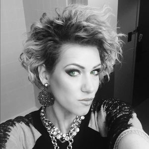 Meet your Posher, Crystal