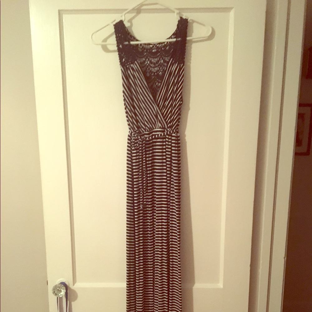 Maternity maxi dresses
