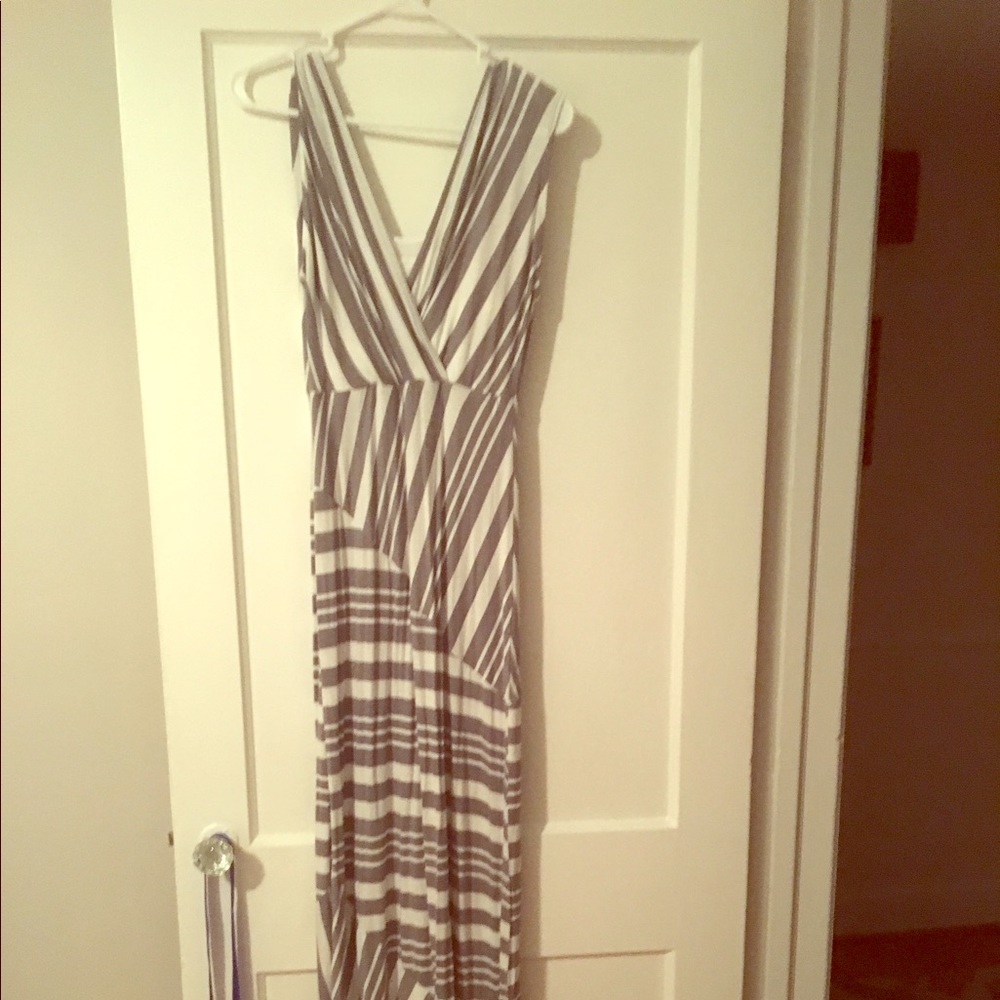 Maternity maxi dress