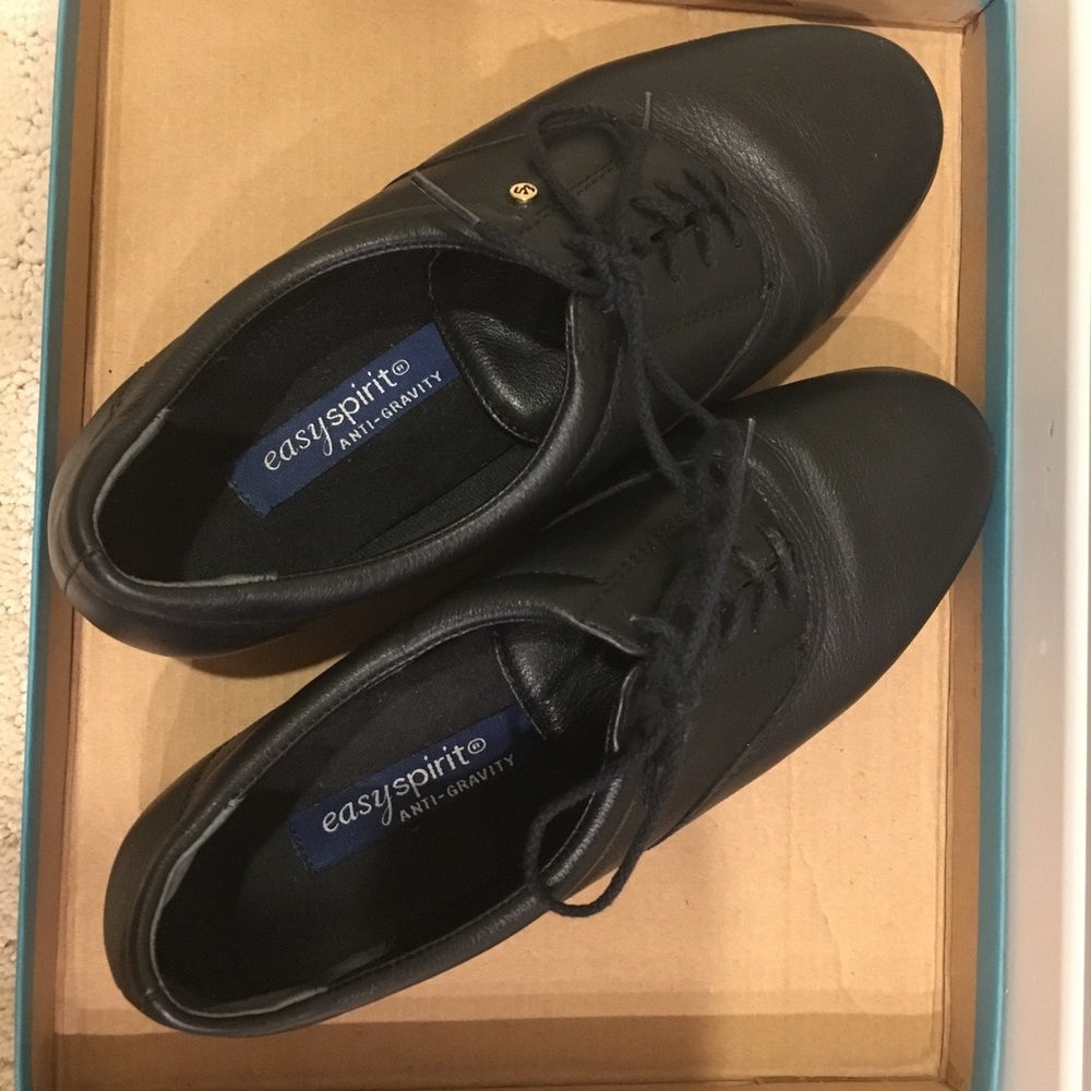 NWOT Cushioned Walking Shoes