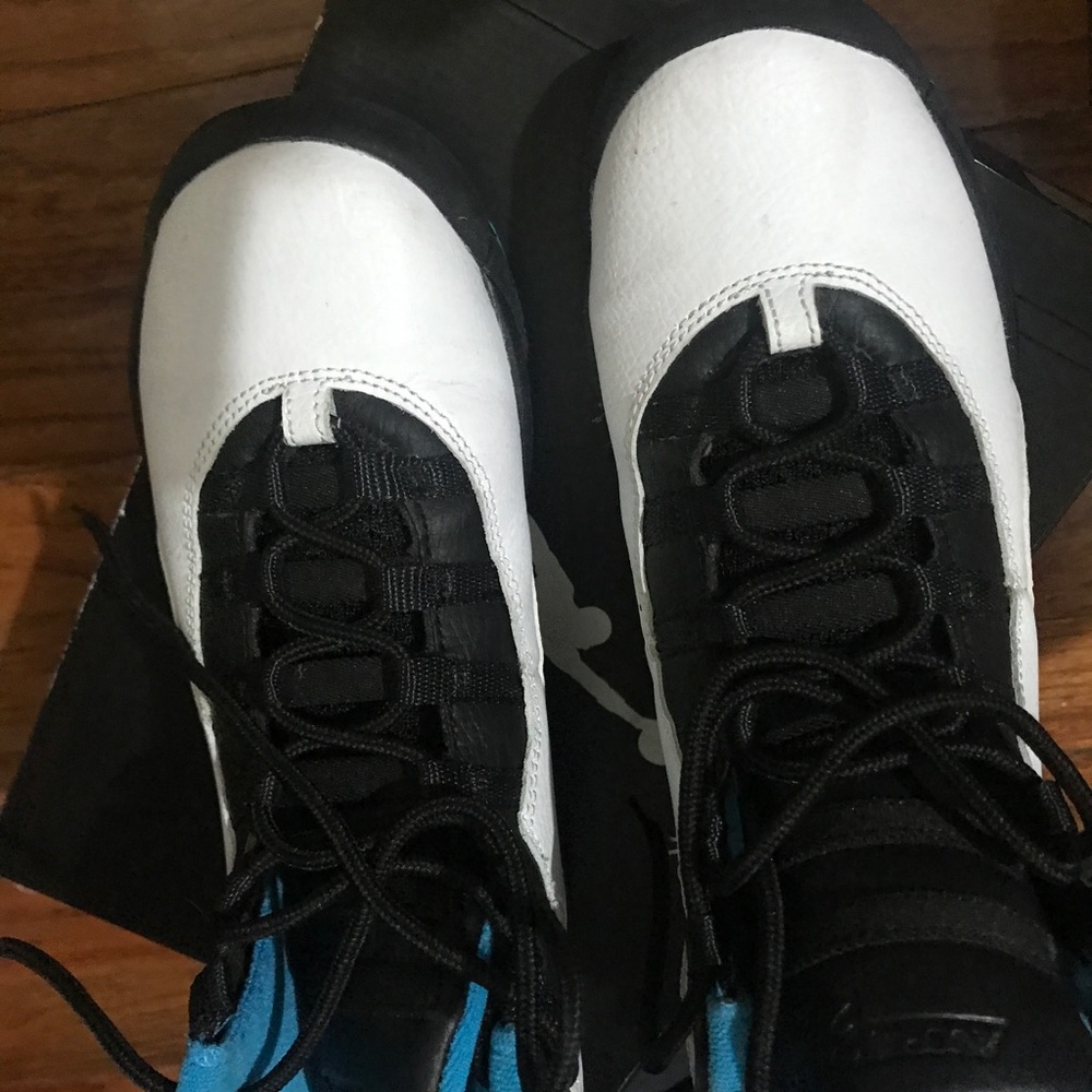 Sneakers - Picture 2 of 2