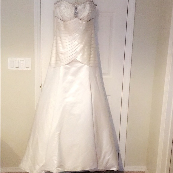 WEDDING DRESS - Picture 7 of 7