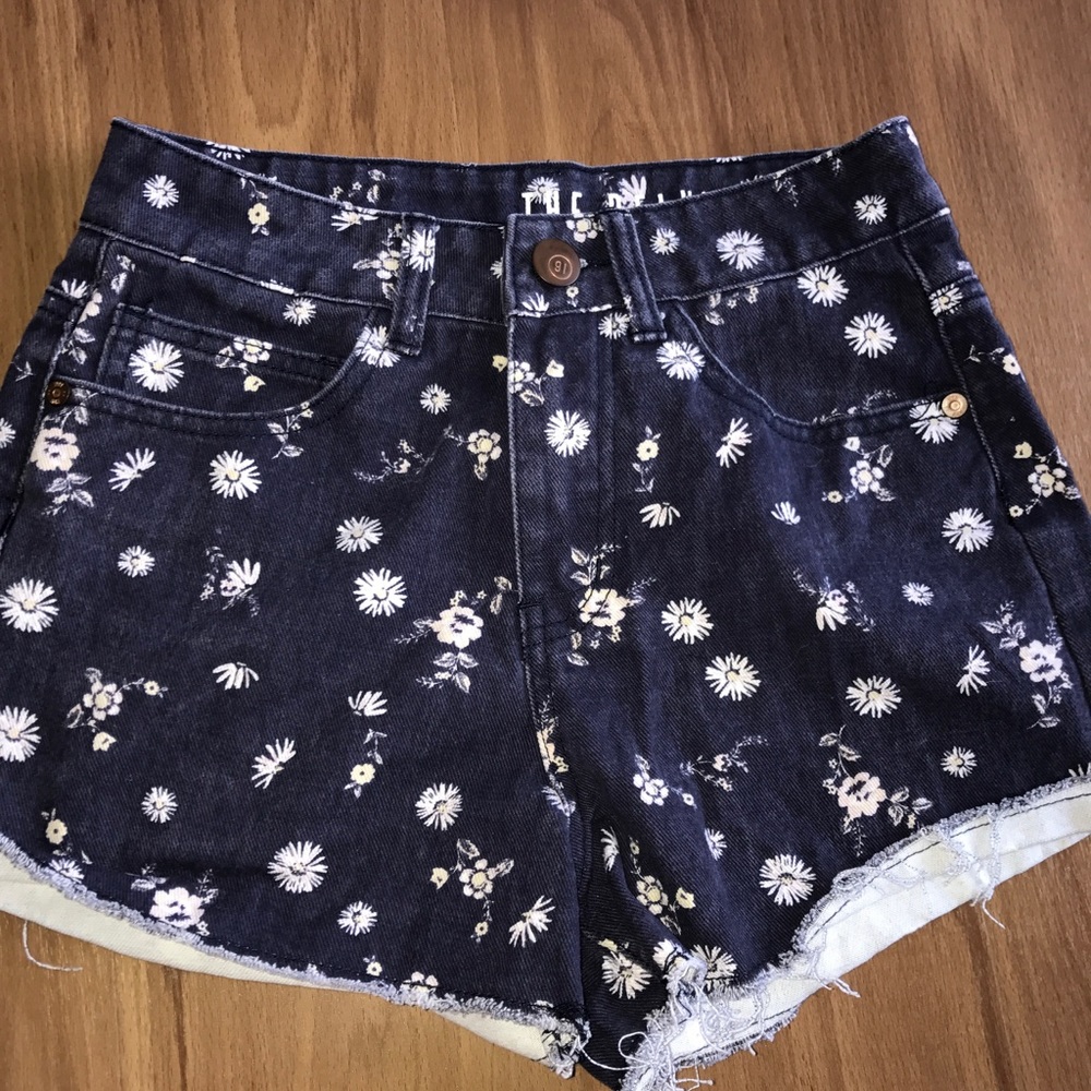 High rise Cotton on shorts 🌸