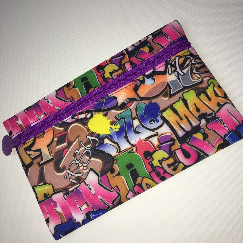 super cute make up bag