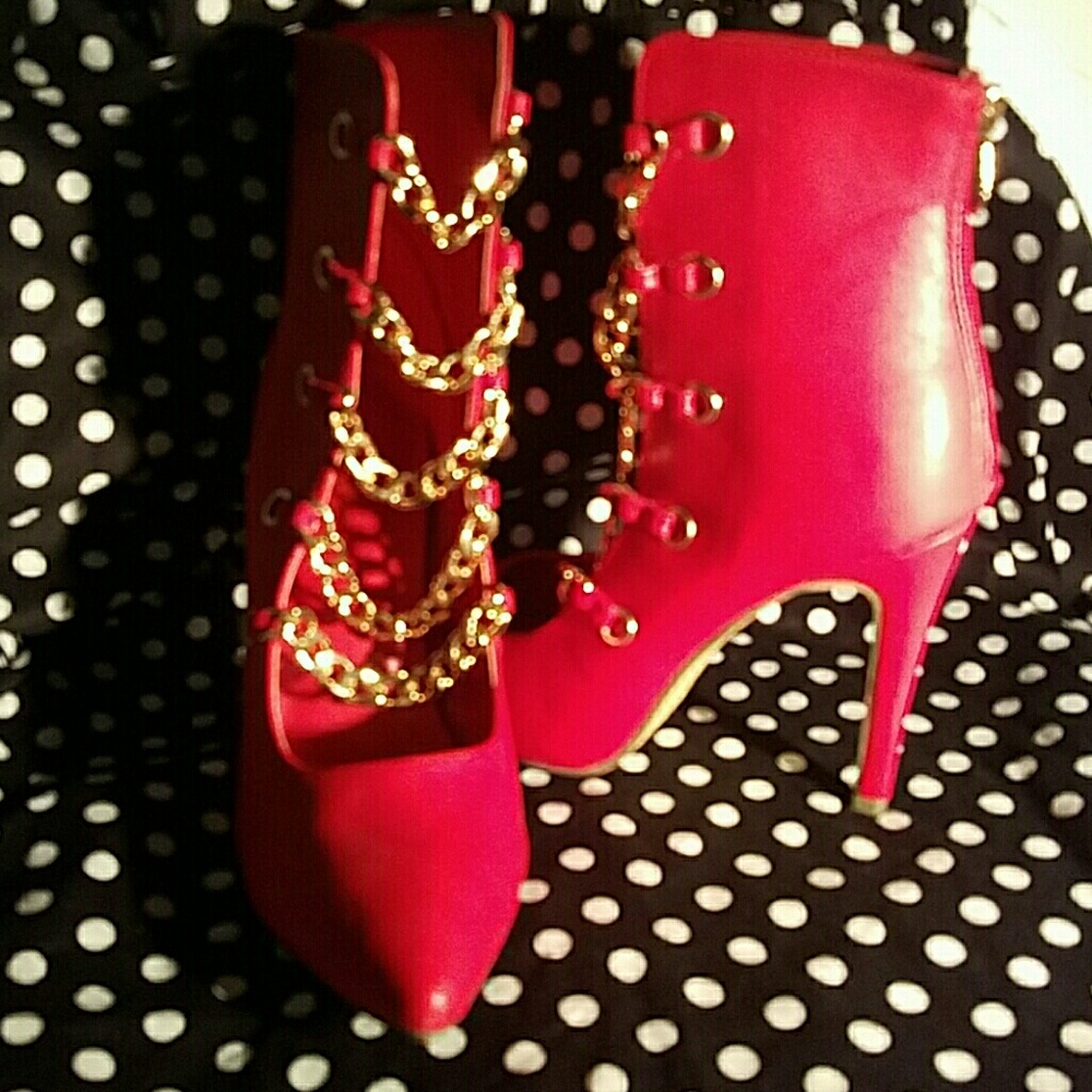 Red Metal Chain Shoes