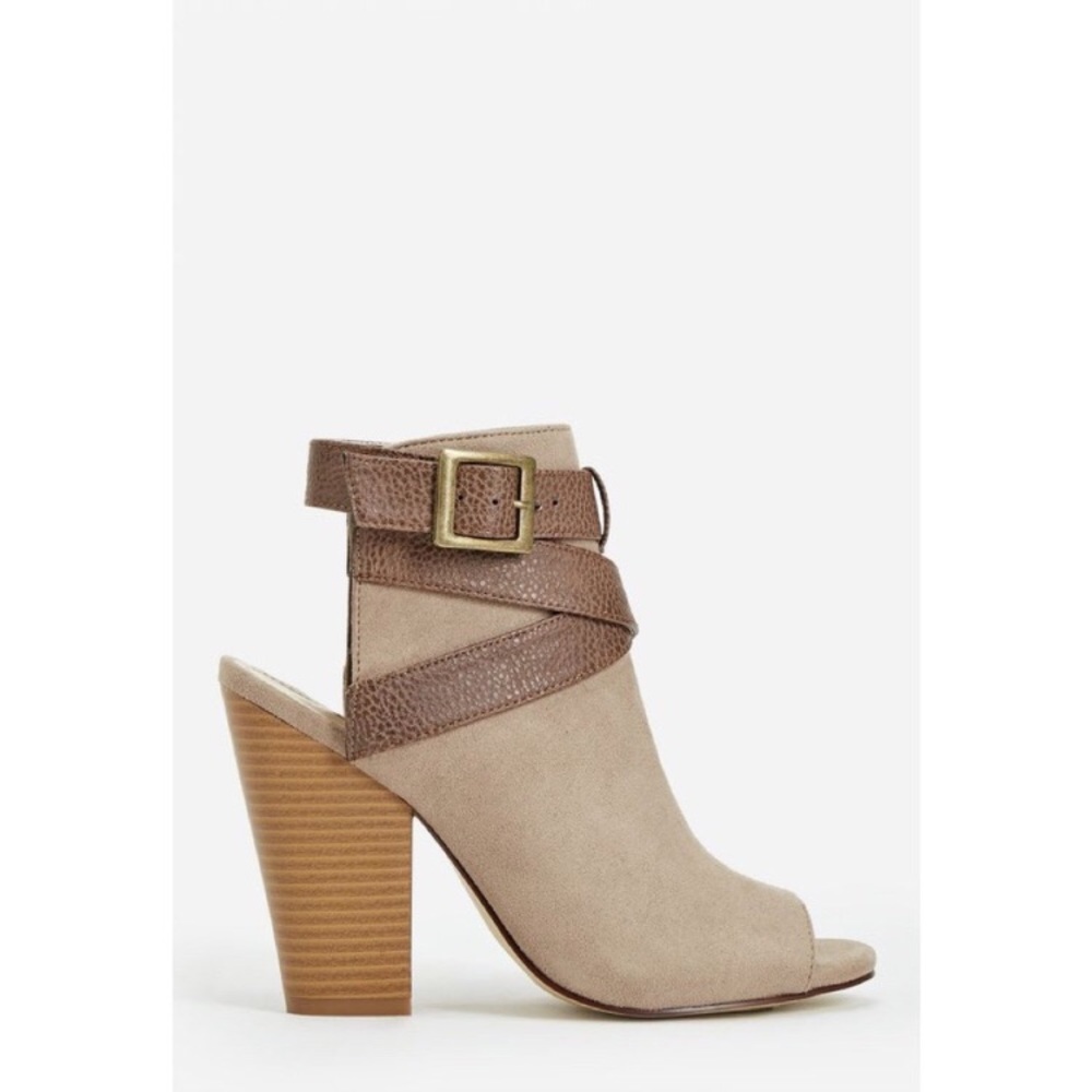 Trendy Peep toe bootie with buckle detail!