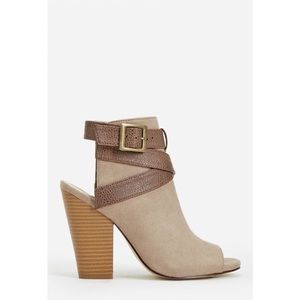 Trendy Peep toe bootie with buckle detail!