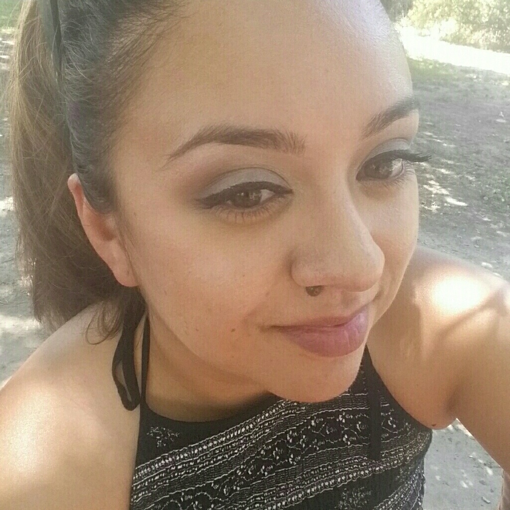 Meet your Posher, Alma