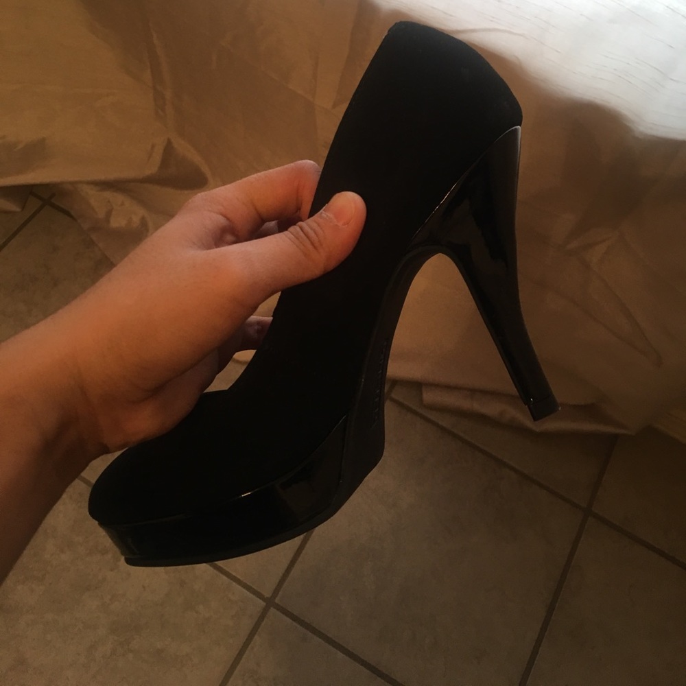 Heels - Picture 2 of 5