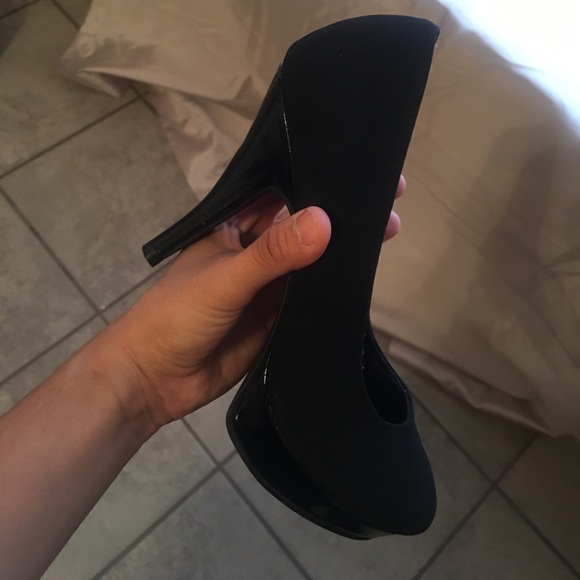 Heels - Picture 4 of 5
