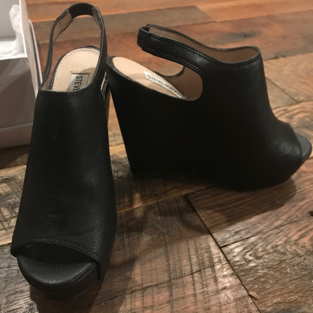 Steve Madden Sling Back Wedges