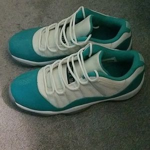 Air Jordan 11 low aqua