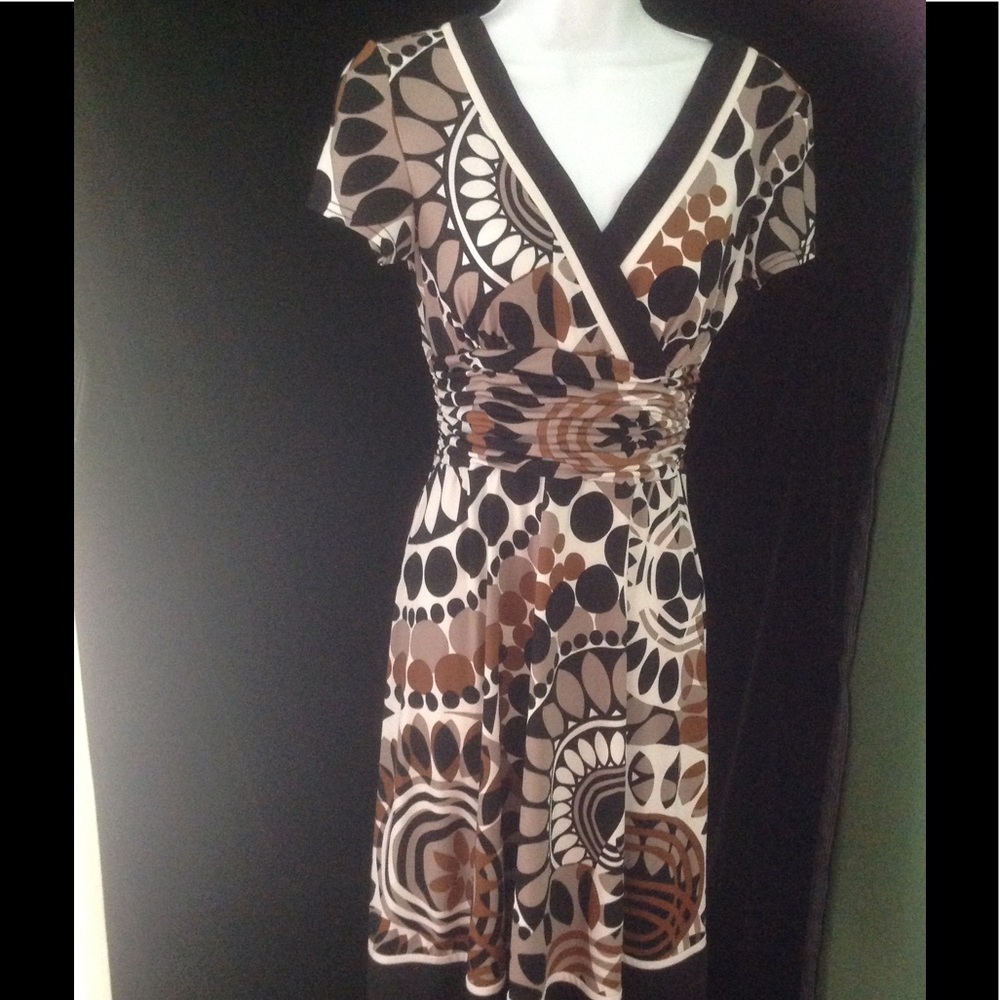 Studio I size 6 ladies dress multi print deep V