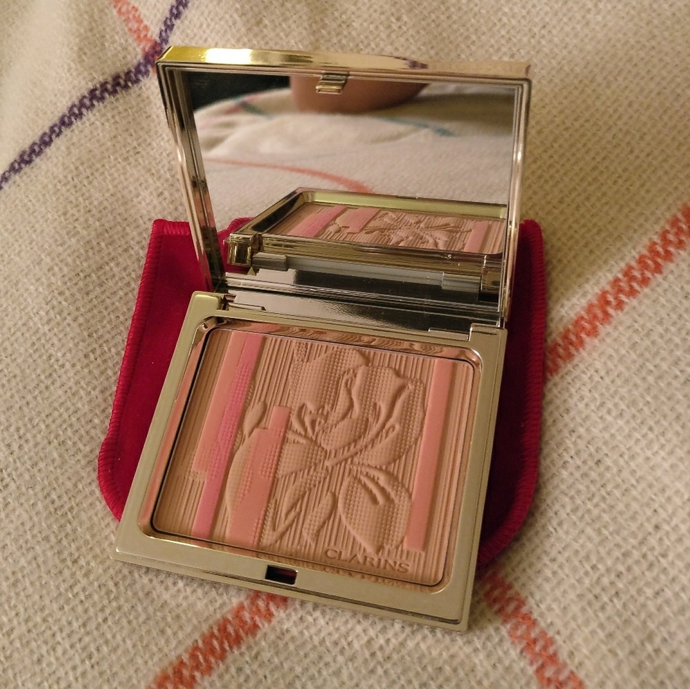 Clarins face and blush powder