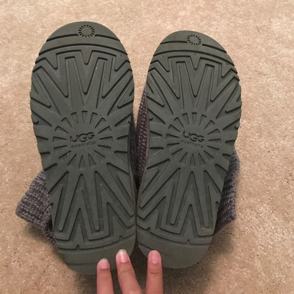 SOLD 💕 UGG Gray/Grey Knitted Boots - Picture 4 of 7