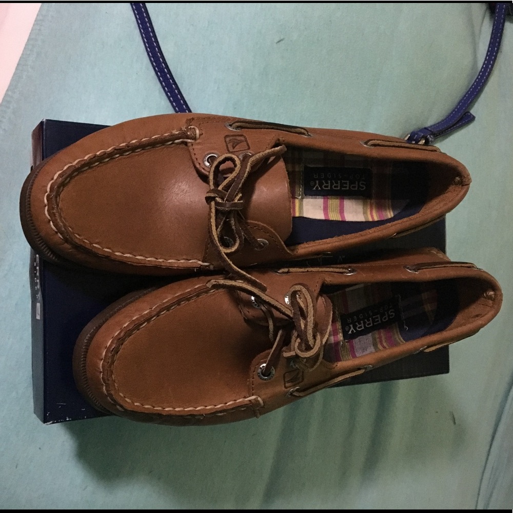 Sperry Sahara's