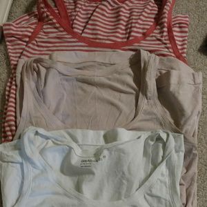Bundle of tank tops and shirts (maternity)