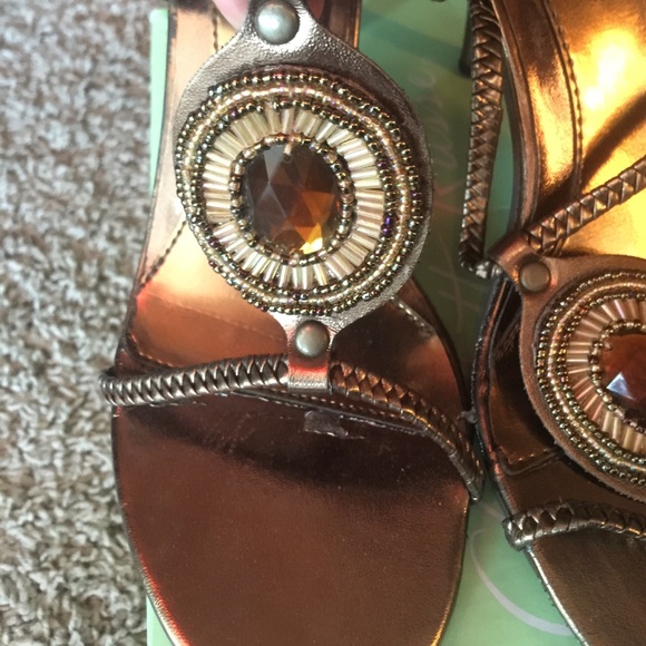 Copper beaded strap heeled sandal - Picture 2 of 4
