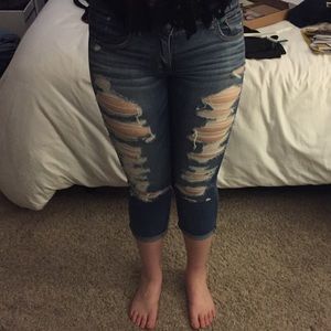 American Eagle High Waisted Capri Distressed Jeans