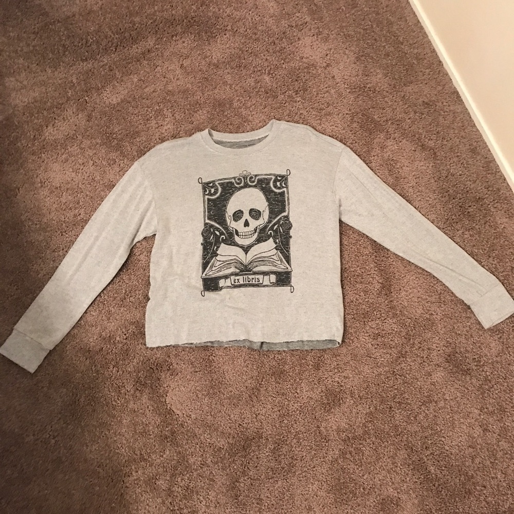 Grey long sleeve skull tshirt