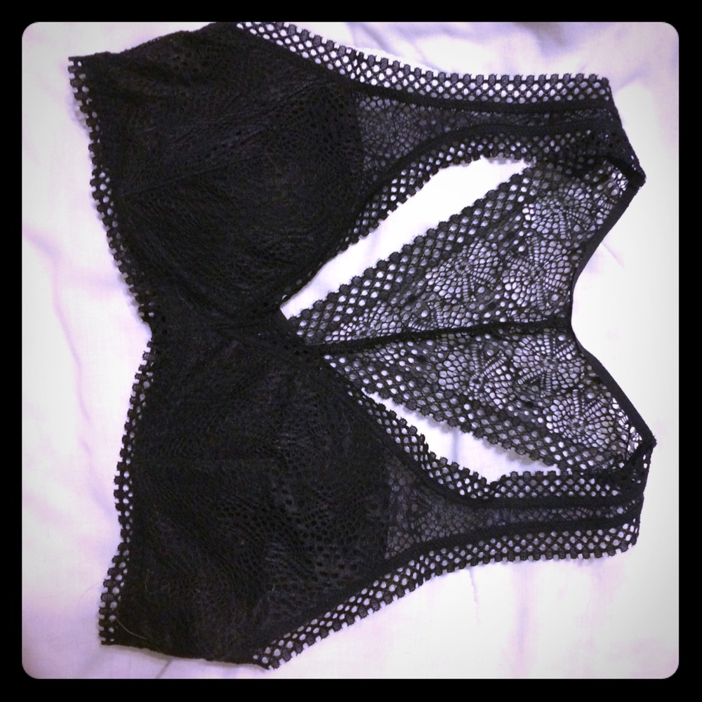 Black lacy bralette- never worn!